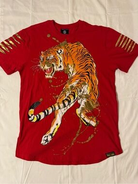 Switch Remarkable Red Tiger Graphic Men’s Tee Large